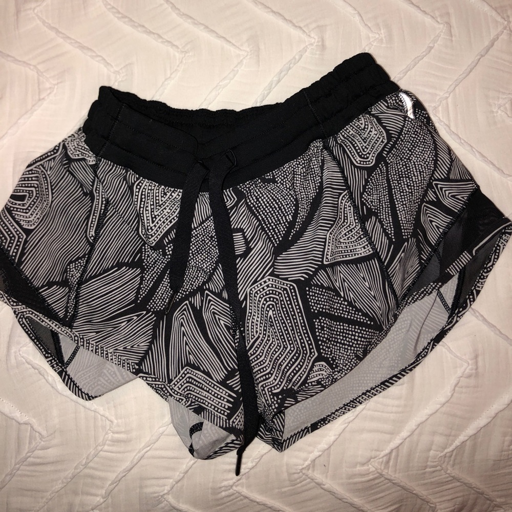 LULU LEMON SHORTS